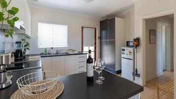 Coffee/tea maker, microwave, oven, stovetop