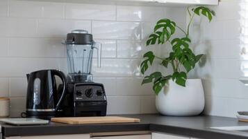 Coffee/tea maker, microwave, oven, stovetop