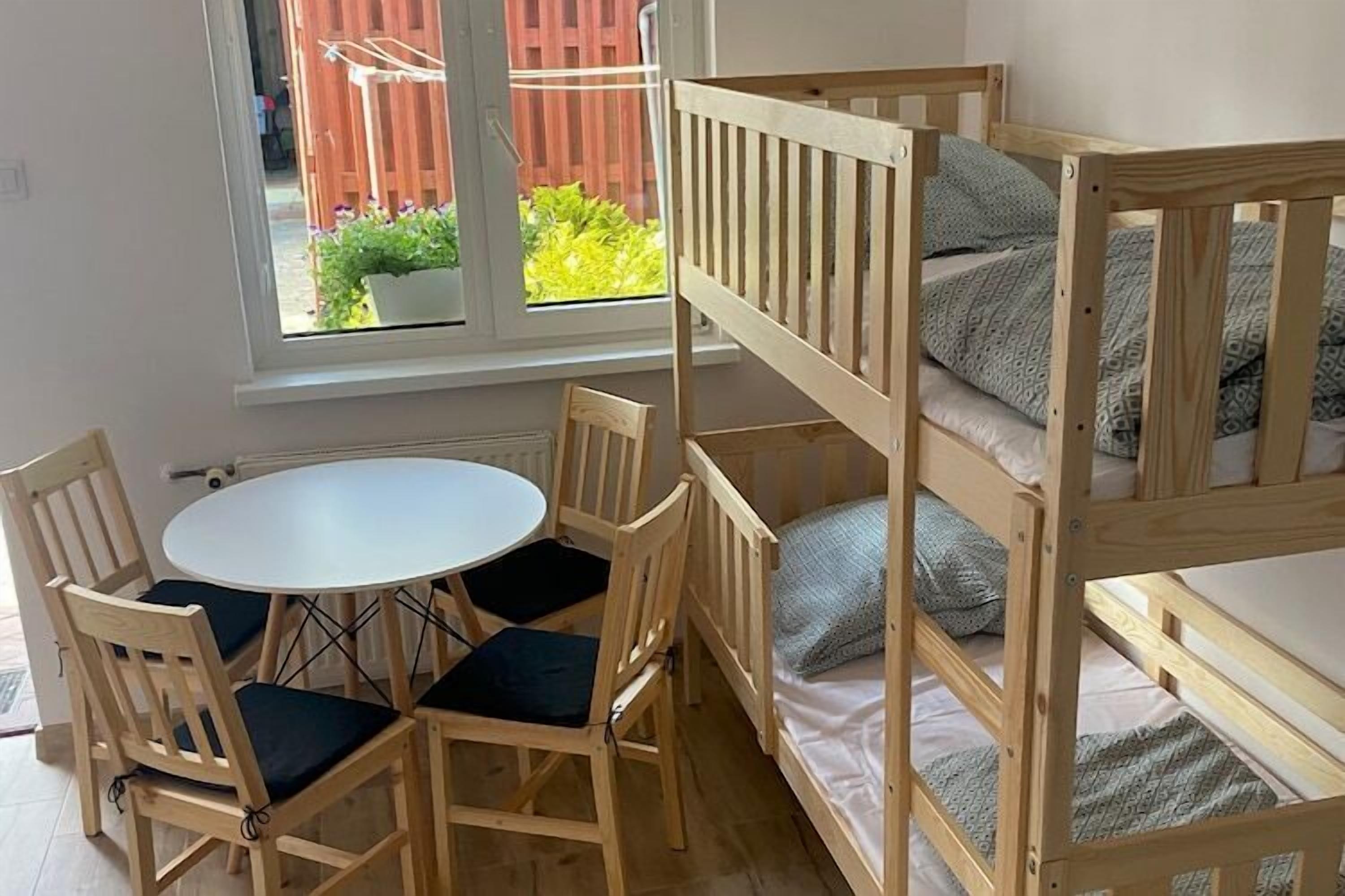 Cuna de viaje, wifi gratis y ropa de cama 