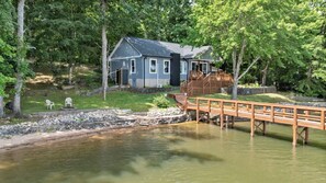A house with a dock extending over a calm body of water, surrounded by lush greenery. - Sunset Cove @ Wateree- 2-bedrooms, 2-bathrooms, near Wateree Creek Landing (Winnsboro)