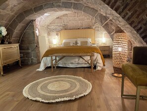 1 bedroom, travel crib, WiFi (free), bed sheets - Le Nid Vouté, with a Terrace in the Heart of Downtown Rouen (Rouen)