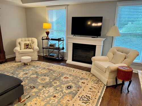 Enchanting Home minutes to downtown Roswell Alpharetta Woodstock