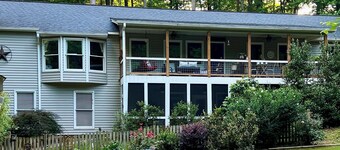Enchanting Home minutes to downtown Roswell Alpharetta Woodstock