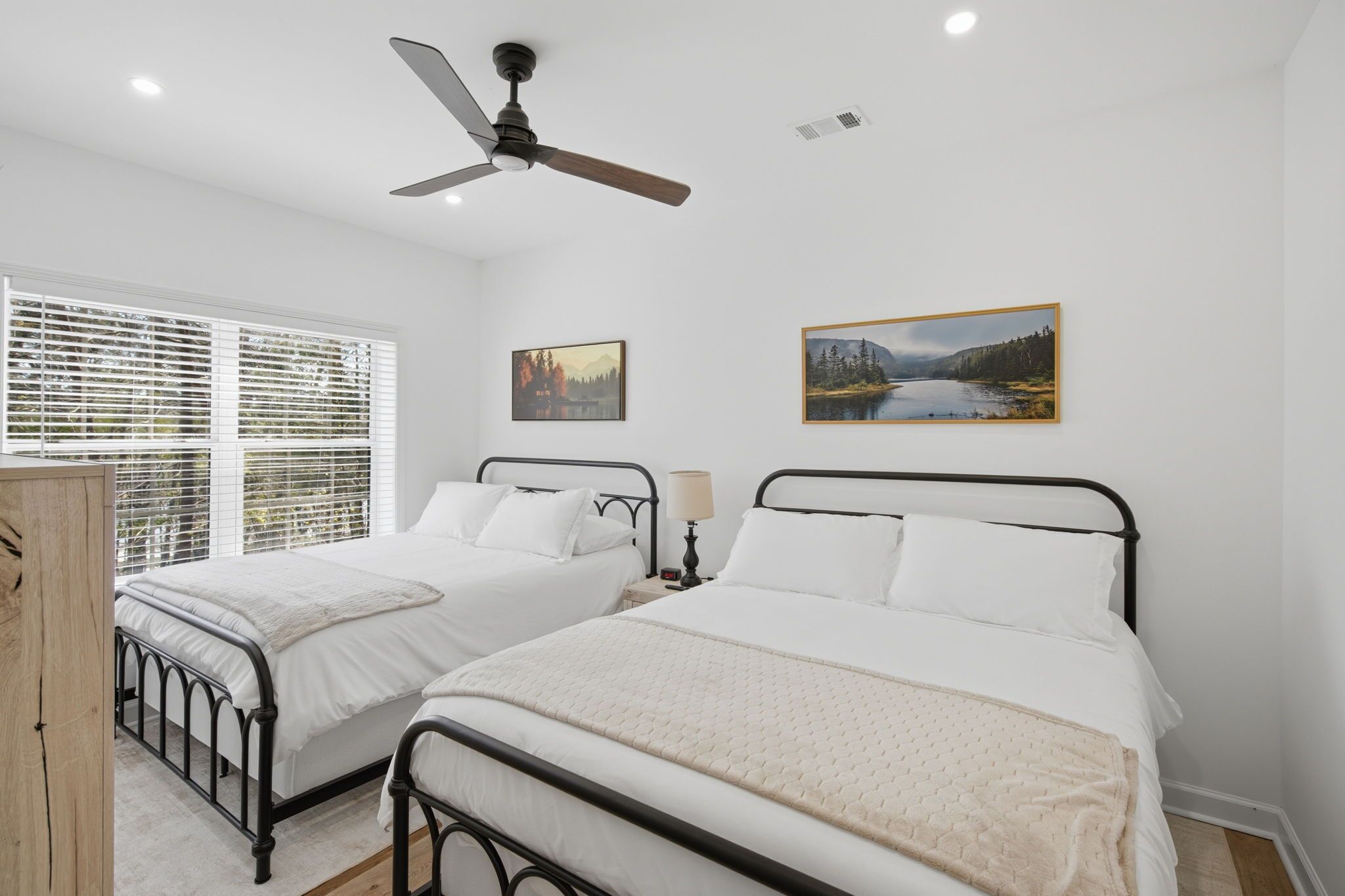 5 bedrooms, iron/ironing board, WiFi, bed sheets