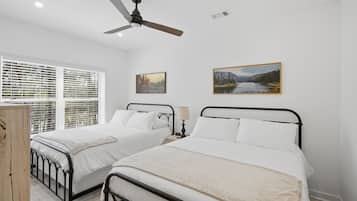 5 bedrooms, iron/ironing board, WiFi, bed sheets