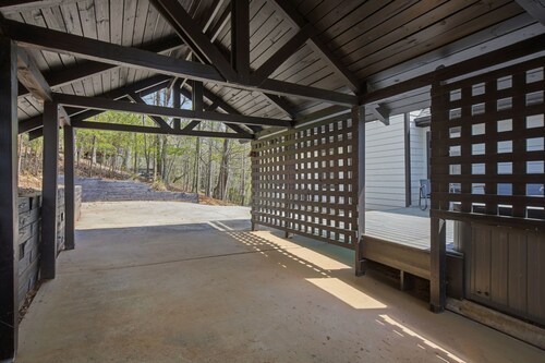 Beautiful 5-bedroom lodge in Jasper Georgia