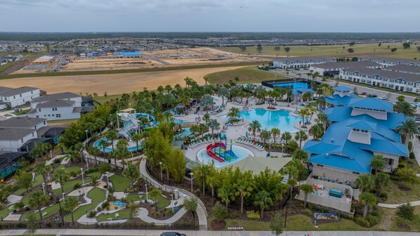 A resort with multiple swimming pools, a water park, and a variety of residential buildings. - Go!#24 - WINDSOR ISLAND (Davenport)