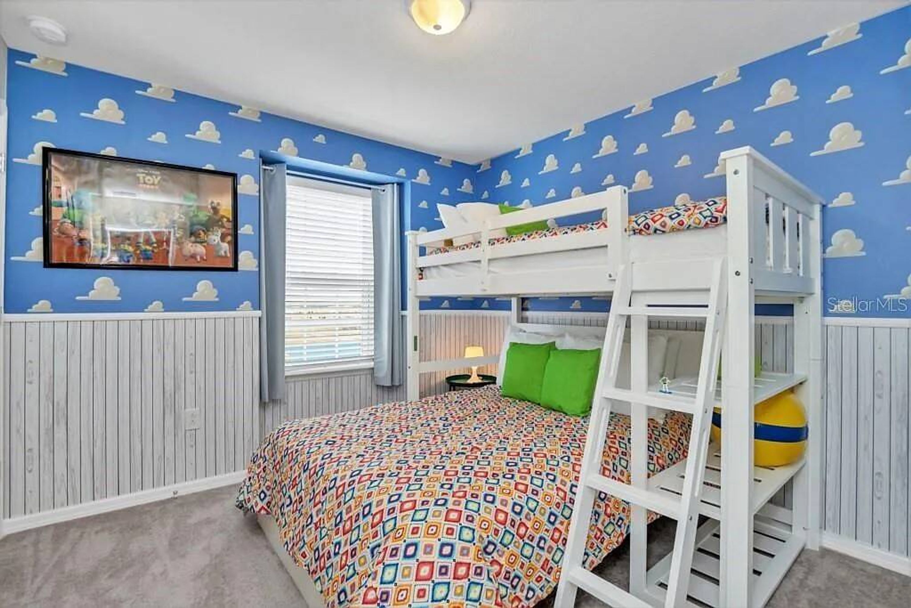 5 bedrooms, desk, iron/ironing board, travel crib