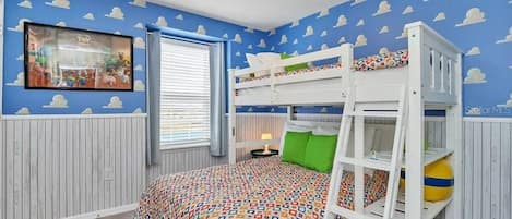 5 bedrooms, desk, iron/ironing board, travel crib