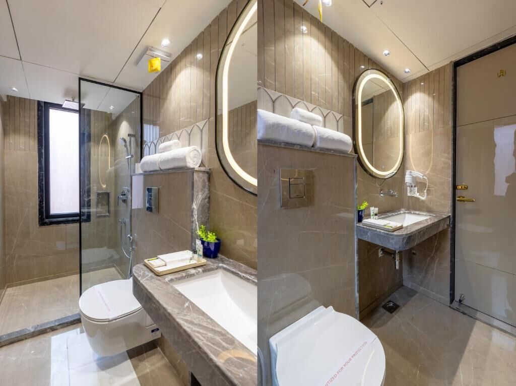 Executive Double Room, City View | Bathroom | Shower, free toiletries, hair dryer, slippers