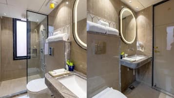 Executive Double Room, City View | Bathroom | Shower, free toiletries, hair dryer, slippers