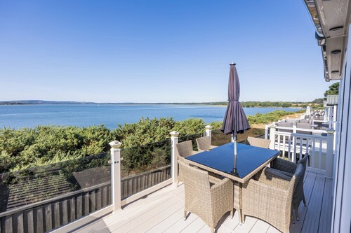 Costa Mare - 3-bedroom Caravan with beautiful views across the harbour in Rockley Park