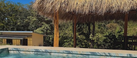 Studio, 1 chambre, patio, vue jardin | Piscine | Piscine extérieure
