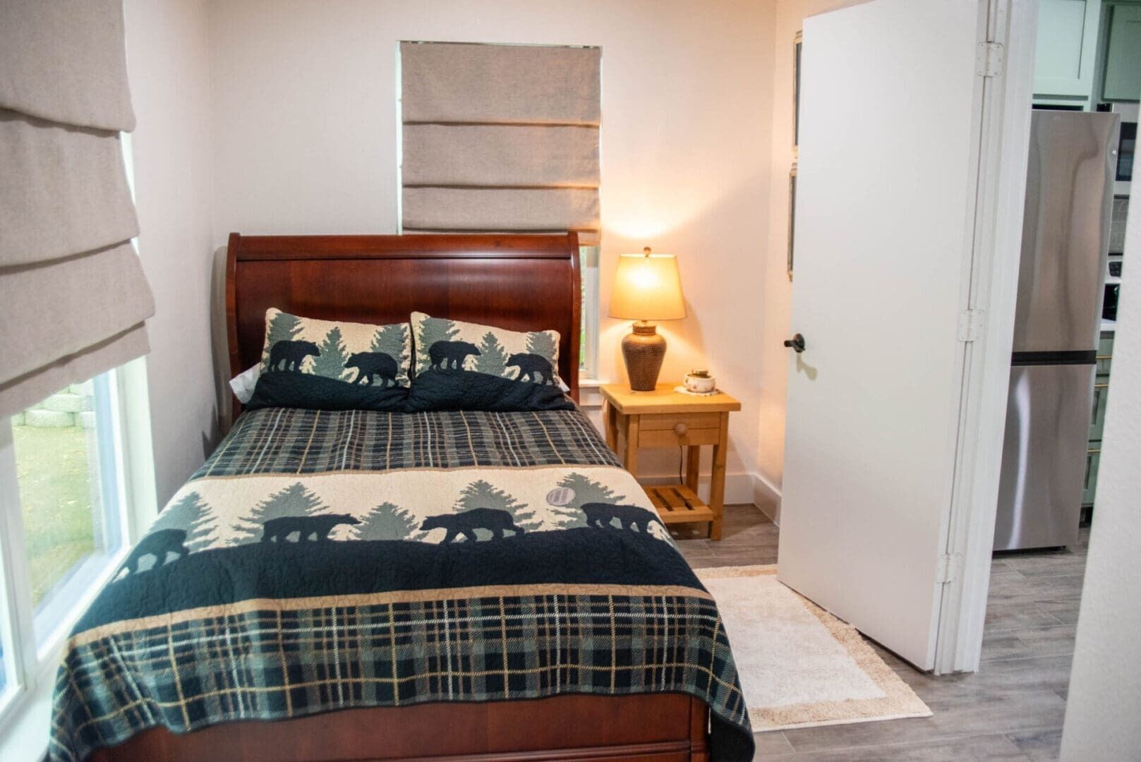 2 habitaciones, tabla de planchar con plancha, wifi y ropa de cama 