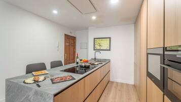 Coffee/tea maker, fridge, microwave, oven