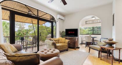 Sloth Suite #4 Walk to Beach-3BR/3BA-Pool + Fast WiFi-Vacation/Monthly Stays