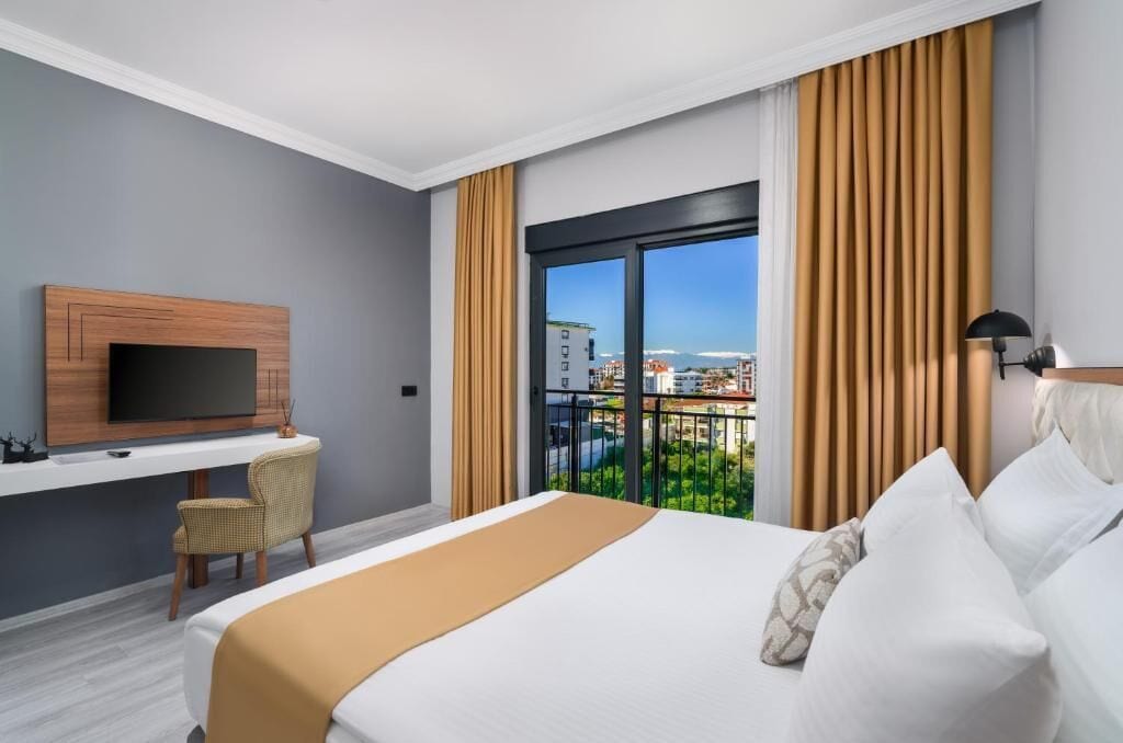 Classic-Doppelzimmer, Stadtblick | Schreibtisch, laptopgeeigneter Arbeitsplatz, kostenloses WLAN