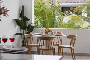 Dining - Sunset Pearl Curaçao | Pool & Free Parking (Mahaai)
