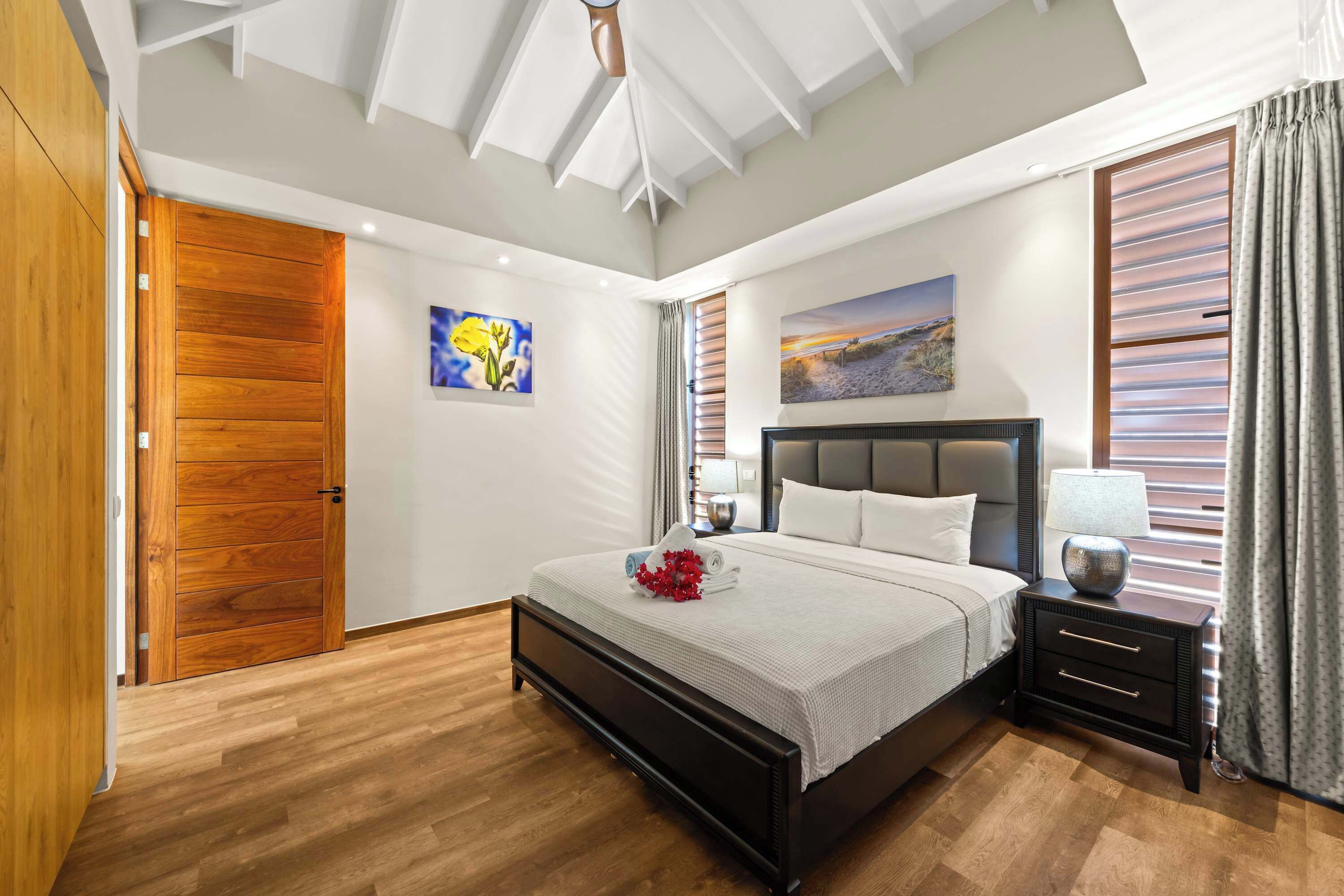5 bedrooms, iron/ironing board, WiFi, bed sheets