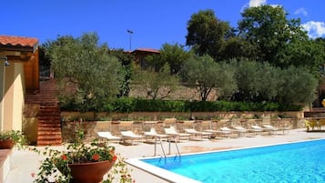 Piscine extérieure (ouverte en saison)