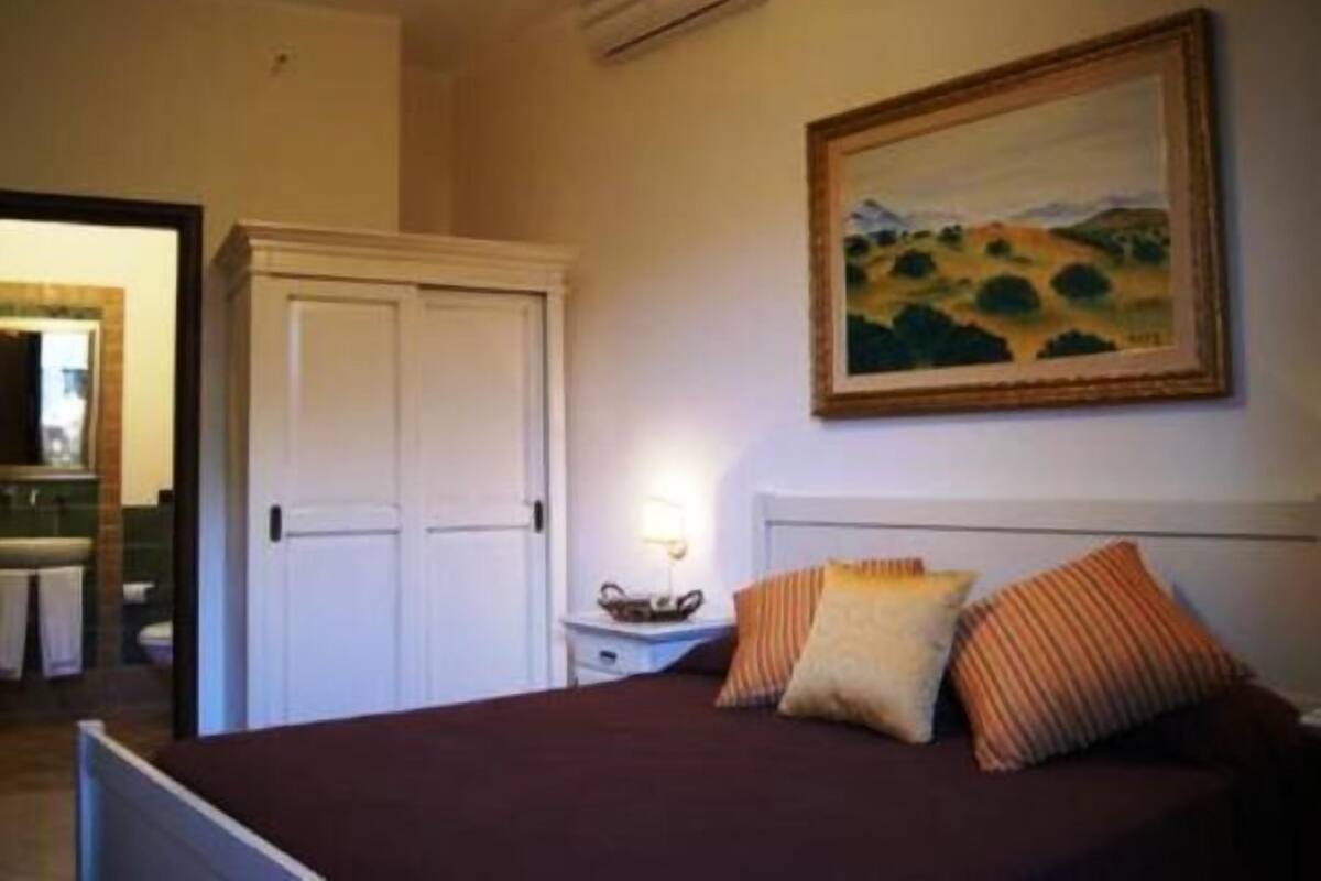 Triple Room | In-room safe, soundproofing, WiFi (free)
