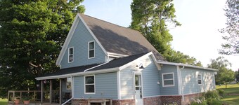 Peaceful New Glasgow Farmhouse, near Golf Courses & Beaches