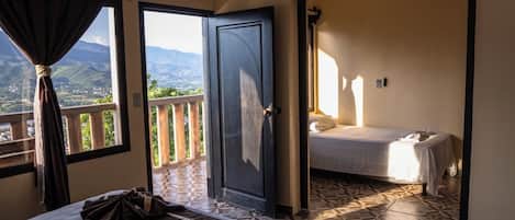 Familien-Vierbettzimmer, Balkon, Bergblick