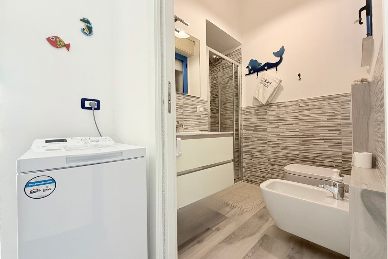 Shower, bidet, towels