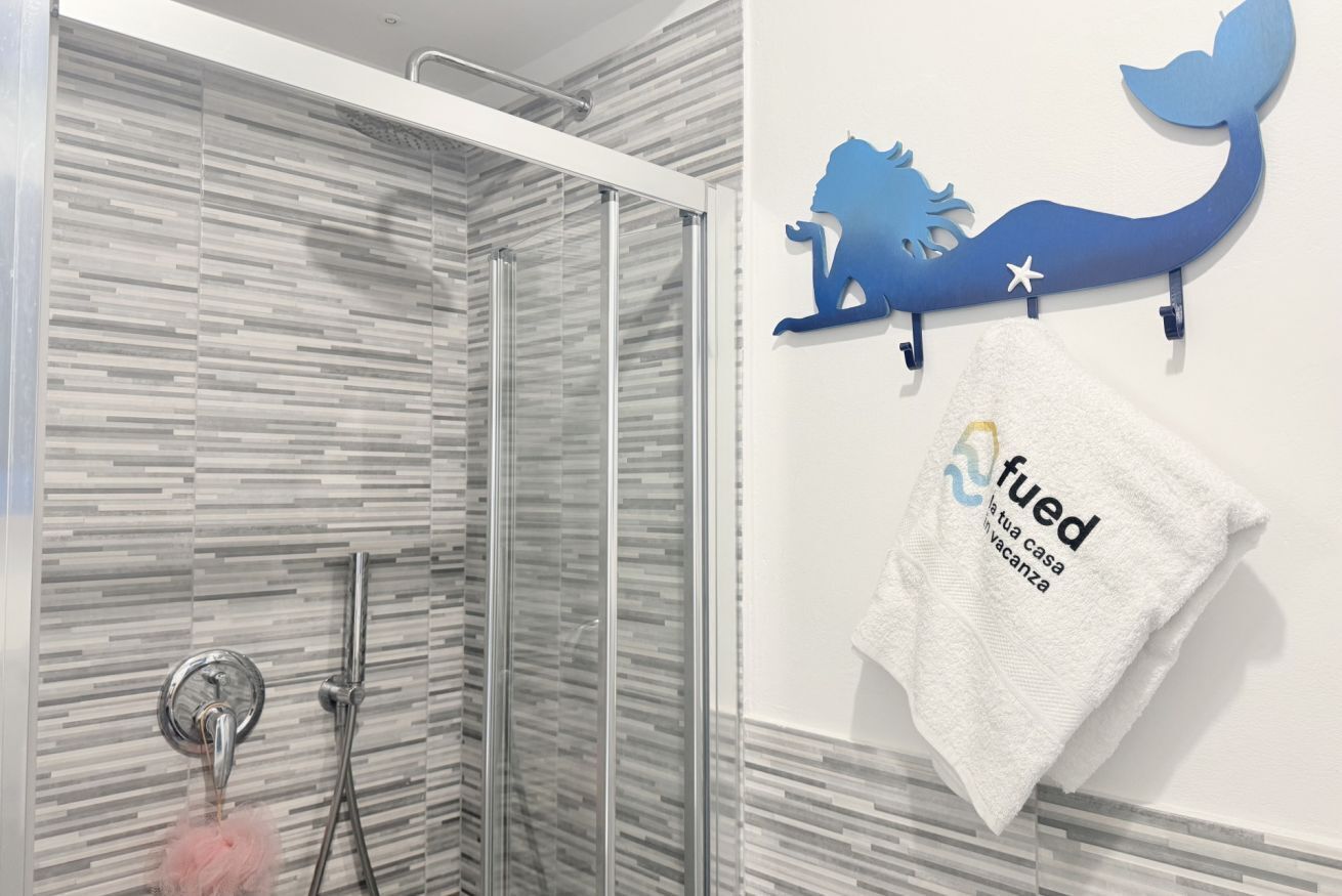 Douche, bidet, serviettes fournies
