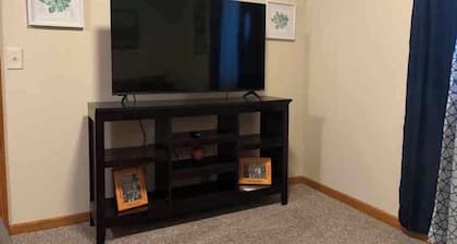 Cozy 2-bedroom apartment in charming Wakefield