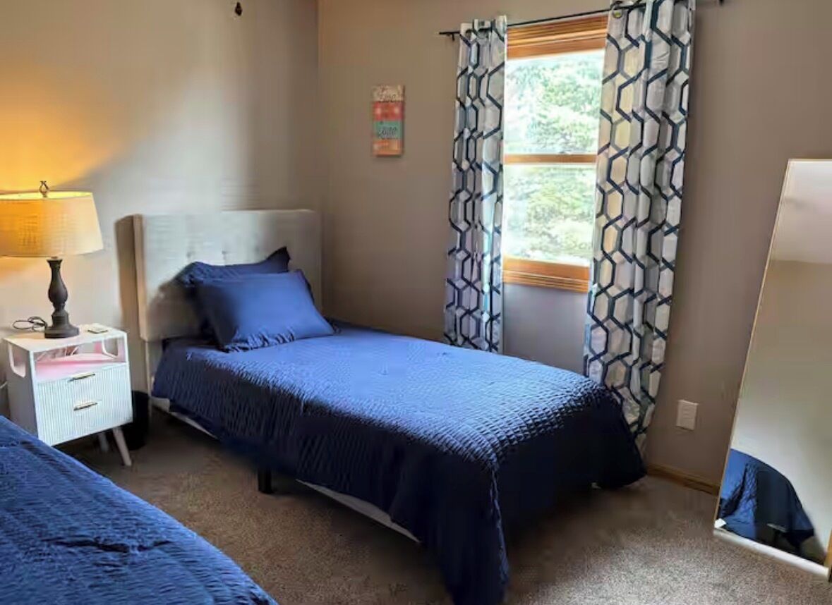 2 habitaciones, tabla de planchar con plancha, wifi y ropa de cama 