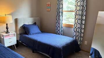2 habitaciones, tabla de planchar con plancha, wifi y ropa de cama
