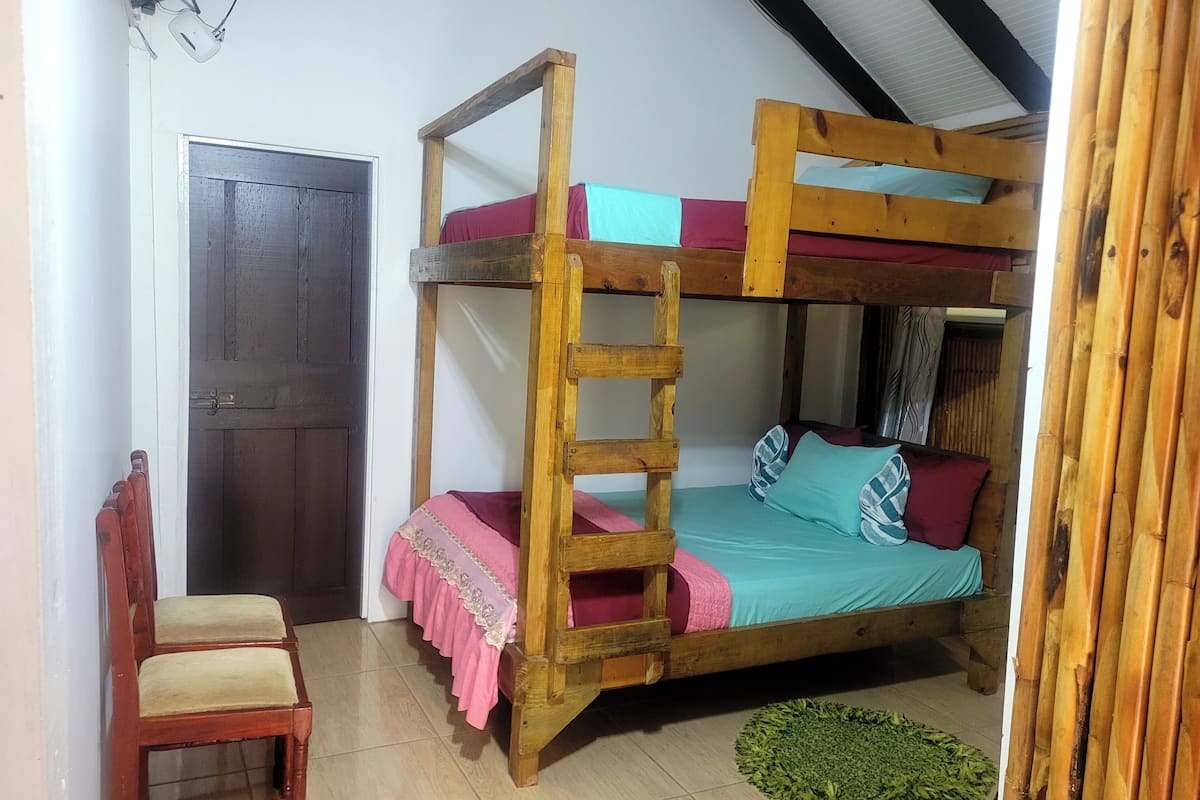 WiFi (free), bed sheets