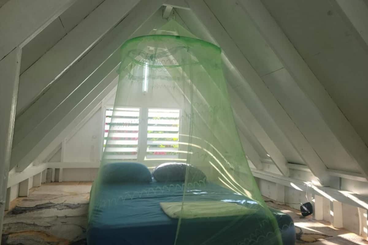 WiFi (free), bed sheets