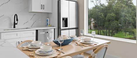 Studio (3 Bedrooms) | Property amenity