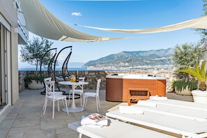 Outdoor dining - Villa Laca - Stunning View and Hot Tub (Sorrento)