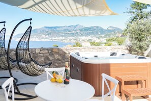 Outdoor dining - Villa Laca - Stunning View and Hot Tub (Sorrento)