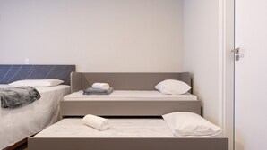 A hotel room with two beds, one with a headboard and one without, both with white linens and pillows. - Studio w/ Pool & BBQ 300m From Sea Vfr505 (Bombinhas)