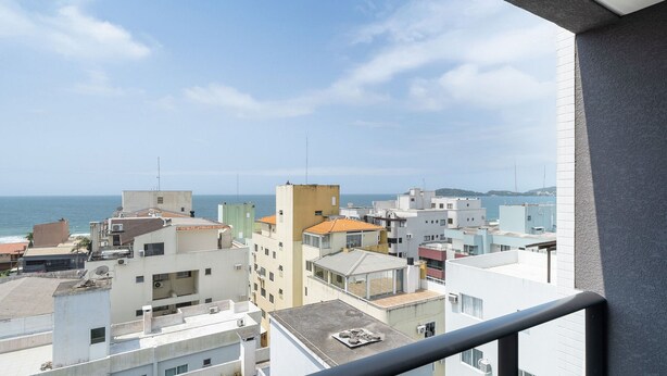 A coastal cityscape with buildings, a clear sky, and the sea in the background. - Studio w/ Pool & BBQ 300m From Sea Vfr505 (Bombinhas)