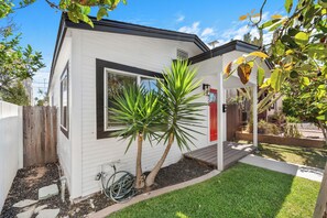 Exterior - Charming Ocean Beach Cottage: A/C + Yard + Free Parking (San Diego)