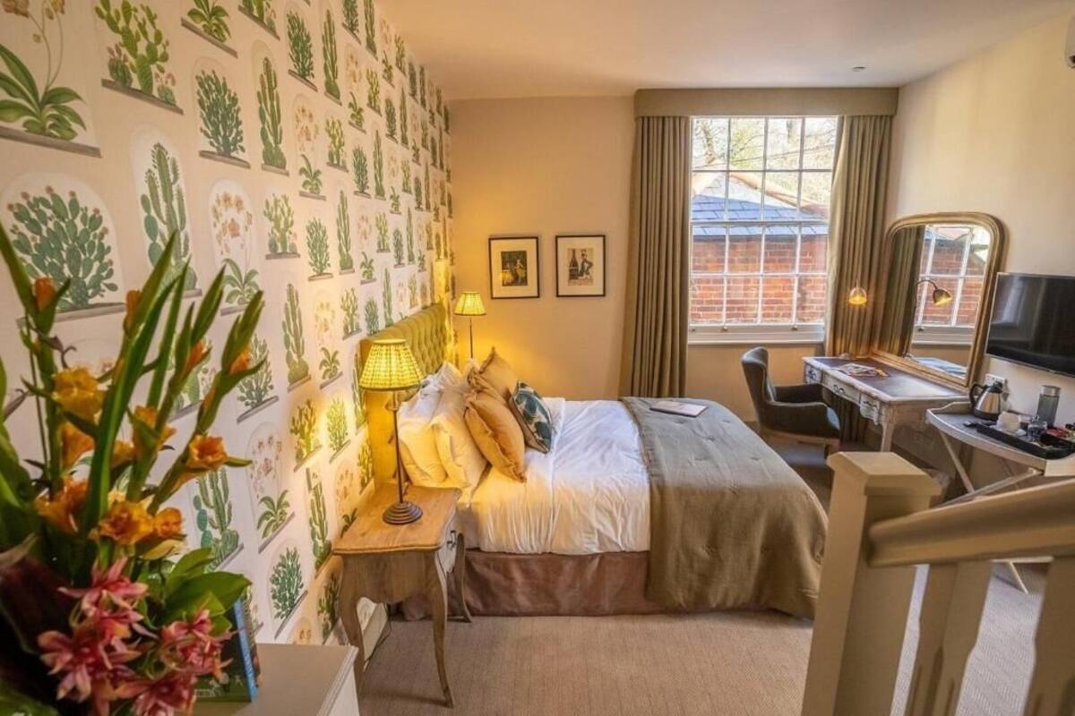 Standard Double or Twin Room | Iron/ironing board, WiFi (free)