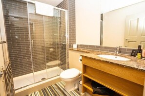 Bathroom - The Swan Inn  (Chiddingfold)