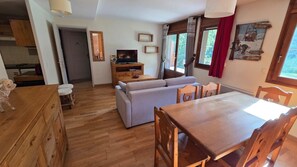 Dining - Ski-in/ski-out flat with terrace and pool (Flumet)