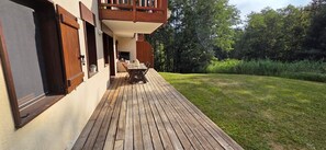 Outdoor dining - (Flumet)
