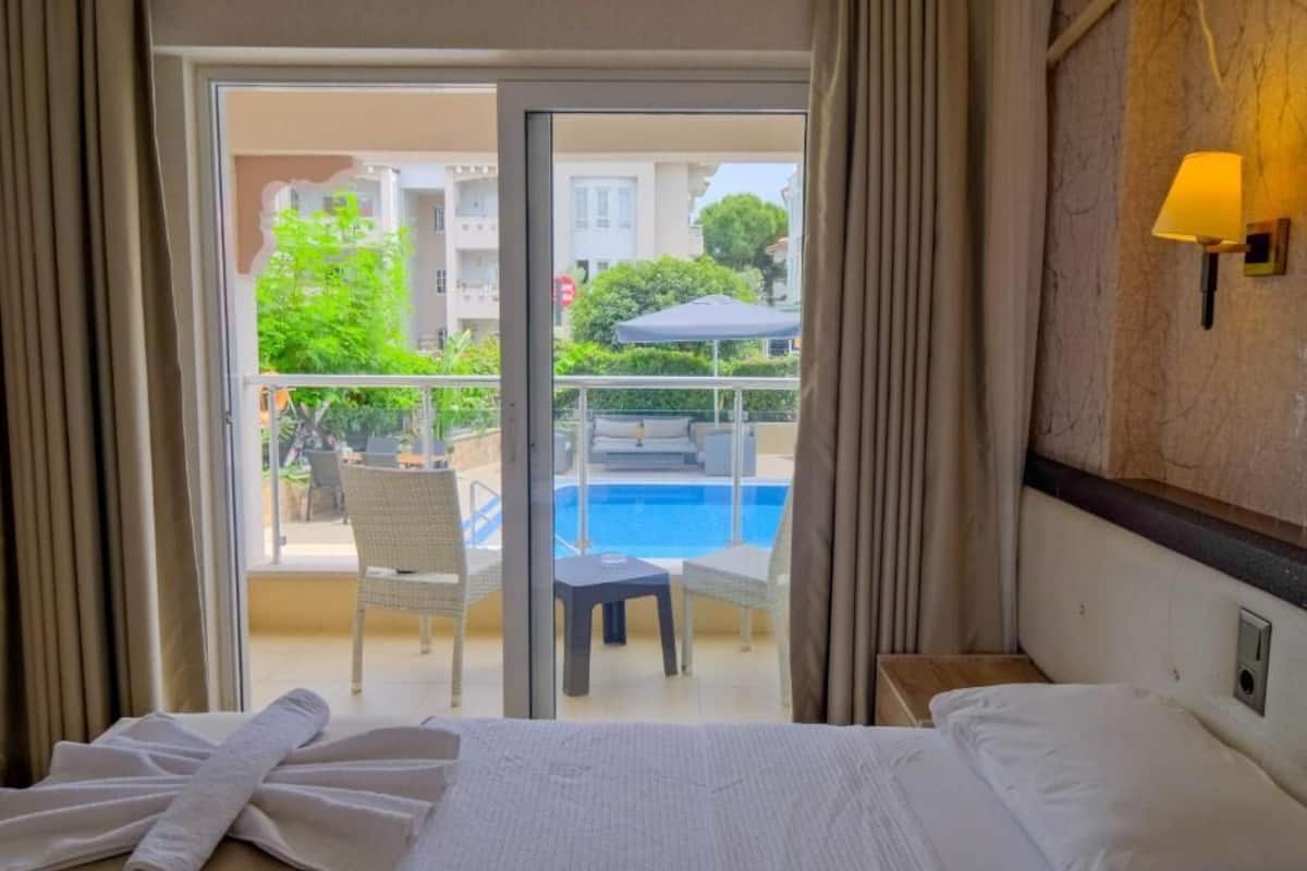 Standard Double or Twin Room, Balcony | In-room safe, soundproofing, iron/ironing board, WiFi (free)