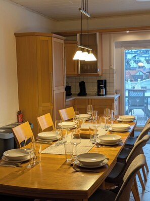 Dining - 200qm Ferienapartment für Familien und Gruppen mit bis zu 12 Personen. (Reichartshausen)