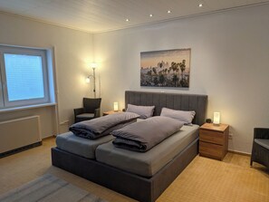 Room - 200qm Ferienapartment für Familien und Gruppen mit bis zu 12 Personen. (Reichartshausen)