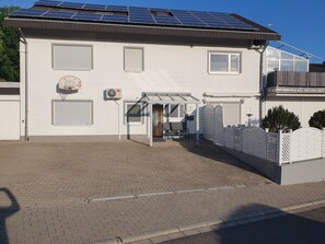 Exterior - 200qm Ferienapartment für Familien und Gruppen mit bis zu 12 Personen. (Reichartshausen)