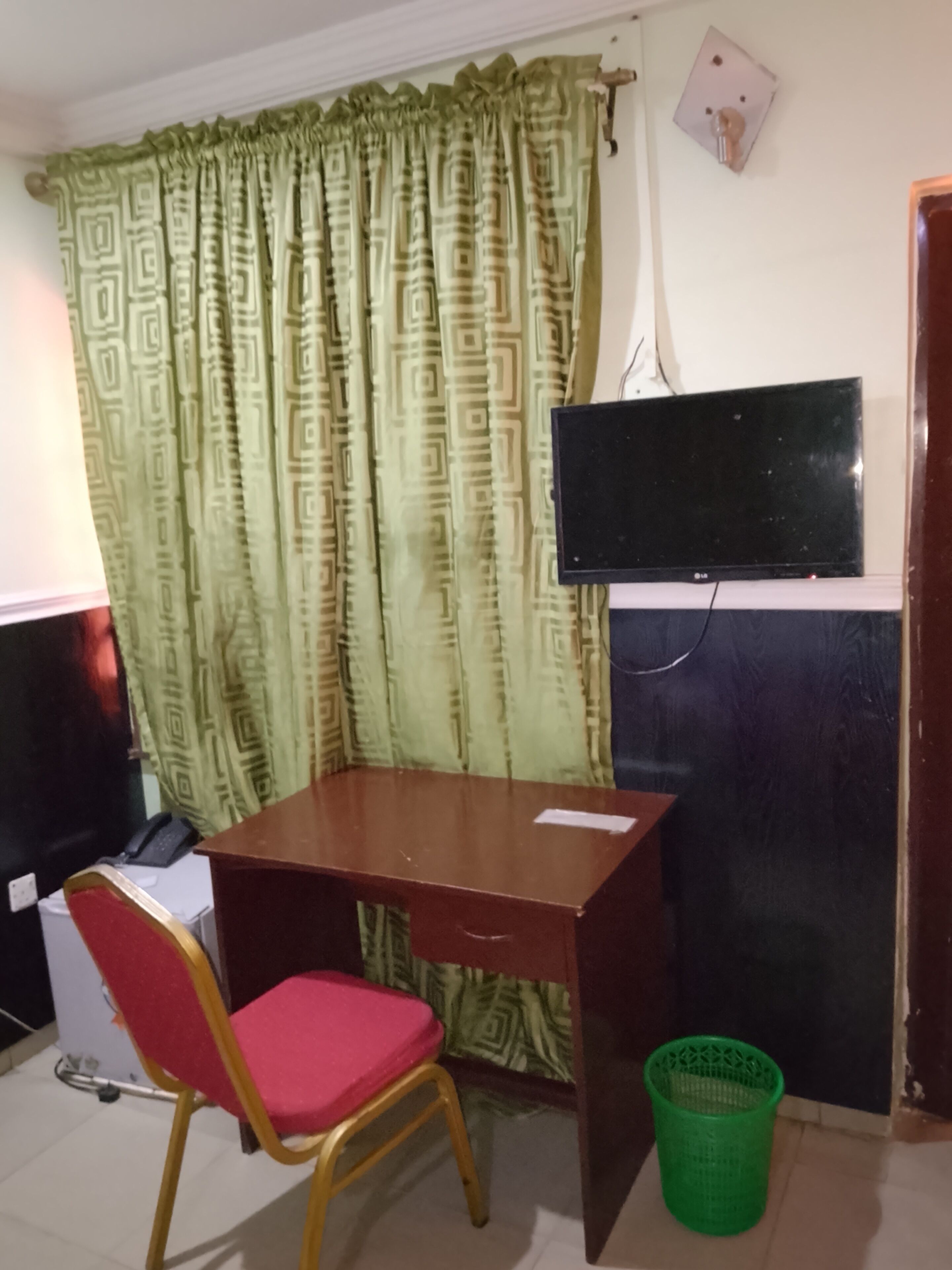 Bàn, truy cập Internet không dây miễn phí 