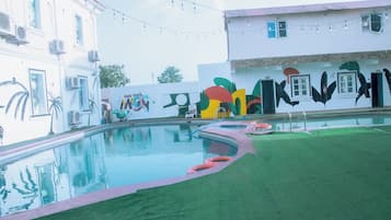 屋内プール、屋外プール